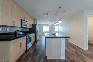 Photo #3: 2383563 Listing