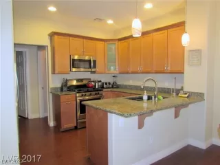 Photo #5: 2383591 Listing