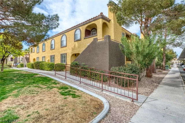 MLS: 2383601 Condo For Sale