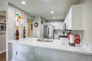 Photo #6: 2383601 Listing