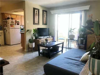 Photo #3: 2383615 Listing