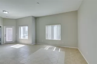 Photo #3: 2383665 Listing