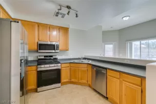 Photo #4: 2383665 Listing