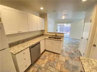 Photo #2: 2383669 Listing 