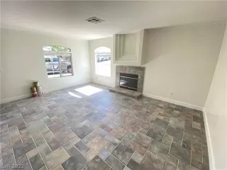 Photo #5: 2383669 Listing 