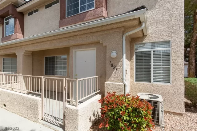 MLS: 2383673 Condo For Sale