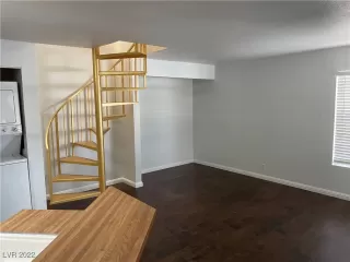 Photo #1: 2383686 Listing 