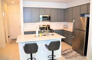 Photo #2: 2383694 Listing