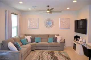 Photo #6: 2383694 Listing