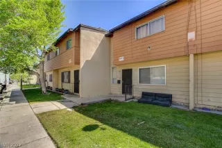 Photo #2: 2383698 Listing