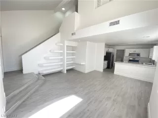 Photo #5: 2383716 Listing 