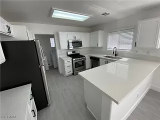 Photo #6: 2383716 Listing 