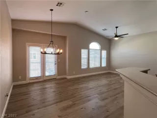 Photo #2: 2383725 Listing