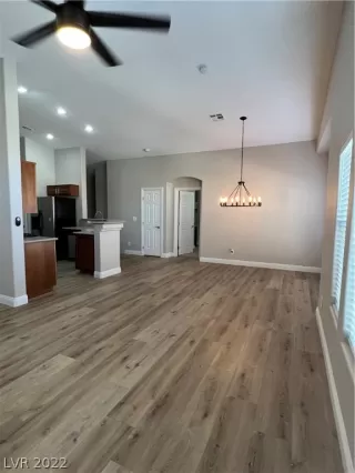 Photo #3: 2383725 Listing