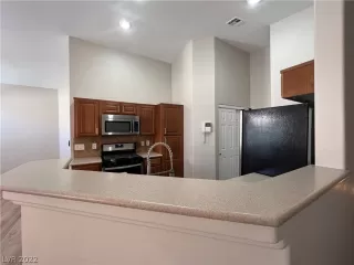 Photo #4: 2383725 Listing