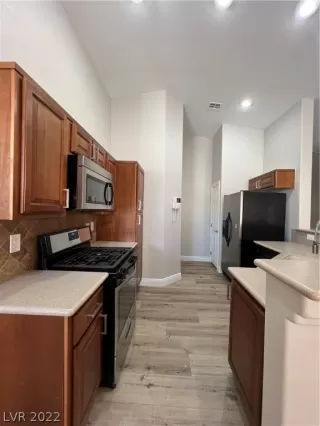 Photo #5: 2383725 Listing