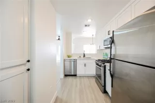 Photo #5: 2383746 Listing