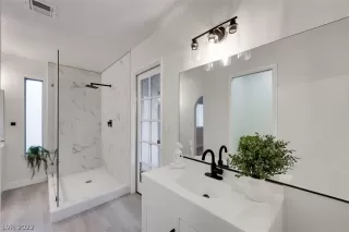 Photo #2: 2383795 Listing