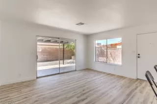 Photo #6: 2383812 Listing 