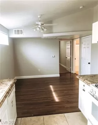 Photo #2: 2383818 Listing