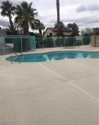 Photo #5: 2383818 Listing