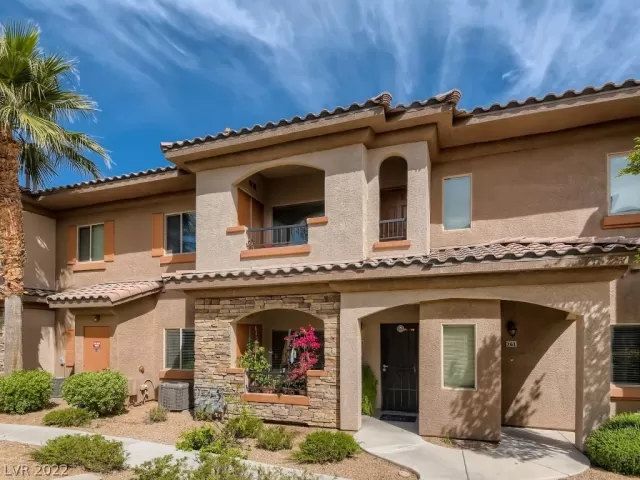 MLS: 2383822 Condo For Sale