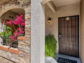 Photo #2: 2383822 Listing