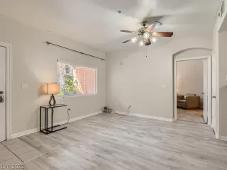 Photo #3: 2383822 Listing