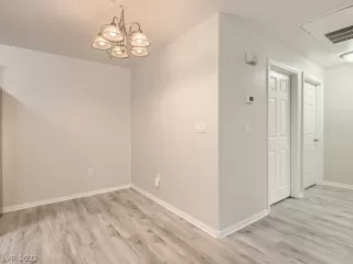 Photo #5: 2383822 Listing