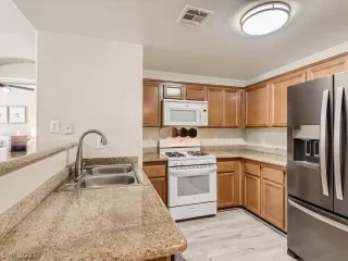 Photo #6: 2383822 Listing