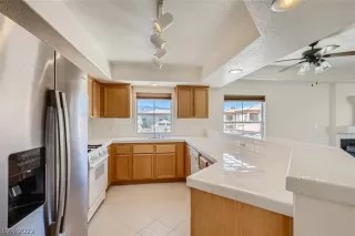 Photo #5: 2383827 Listing