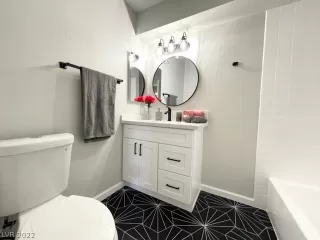 Photo #2: 2383860 Listing