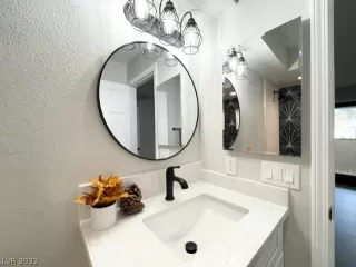 Photo #4: 2383860 Listing