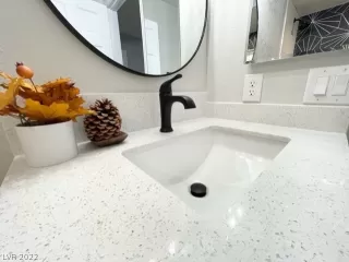 Photo #5: 2383860 Listing