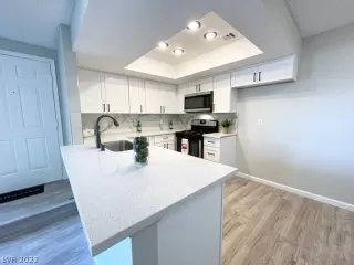 Photo #6: 2383860 Listing