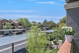 Photo #5: 2383877 Listing