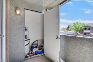 Photo #6: 2383877 Listing