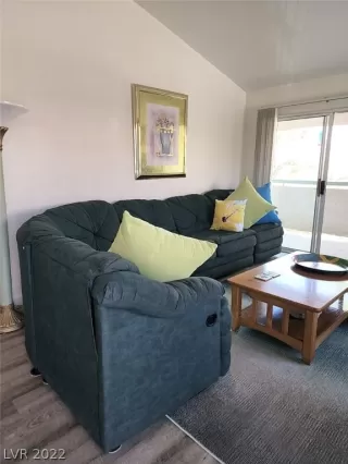 Photo #2: 2383894 Listing