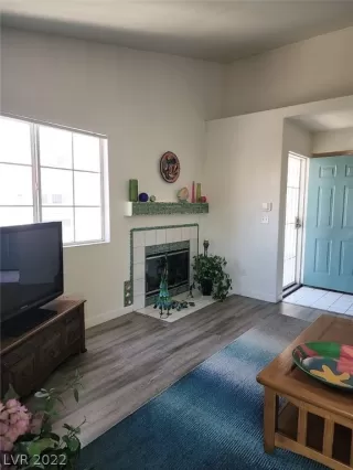 Photo #3: 2383894 Listing