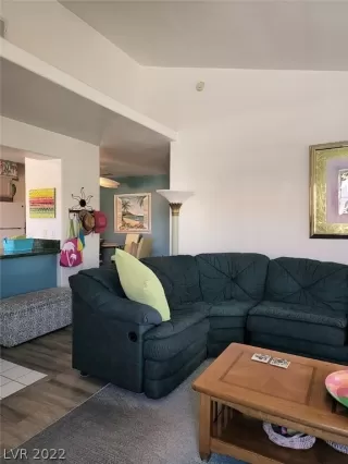 Photo #5: 2383894 Listing