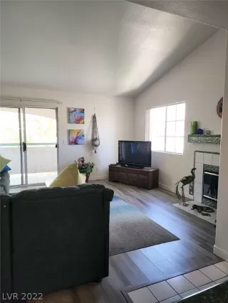 Photo #6: 2383894 Listing