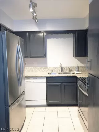 Photo #5: 2383896 Listing