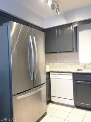 Photo #6: 2383896 Listing