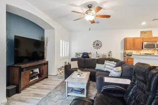 Photo #4: 2383900 Listing