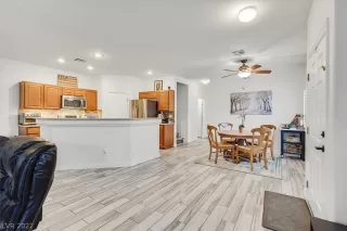 Photo #5: 2383900 Listing