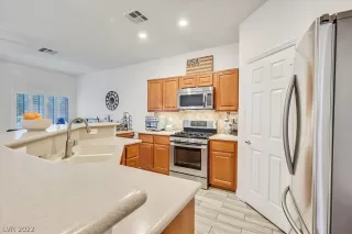 Photo #6: 2383900 Listing