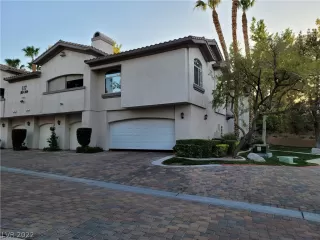 Photo #1: 2383907 Listing