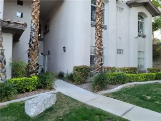 Photo #2: 2383907 Listing