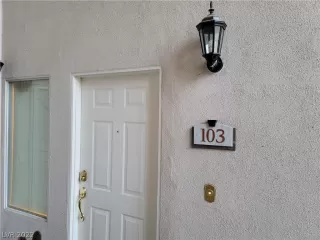 Photo #4: 2383907 Listing