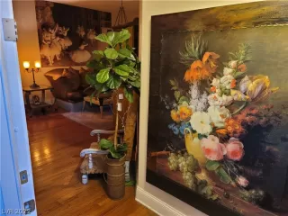 Photo #5: 2383907 Listing